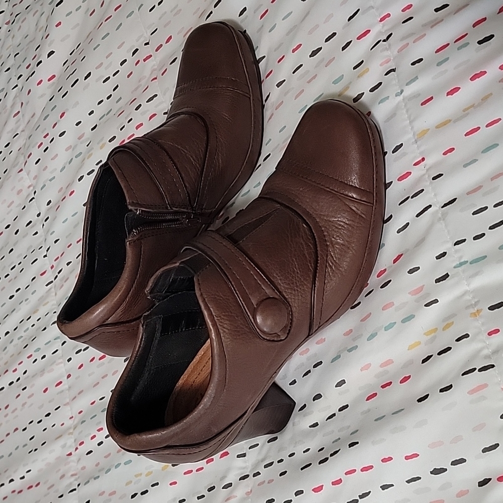 Clarks Artisan 85706 side zip bootie, women's 10 brown leather